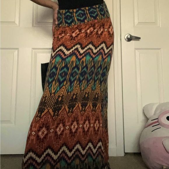 Boho Chic slip on skirt perfect for a first date or a cover up on the beach - Picture 3 of 3